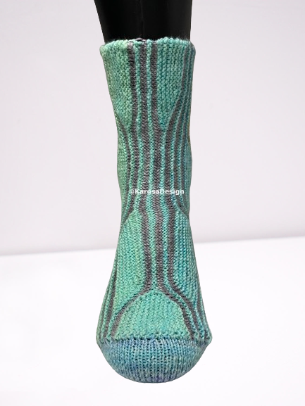 Knitting pattern Dancing socks in 4 sizes ( English version)